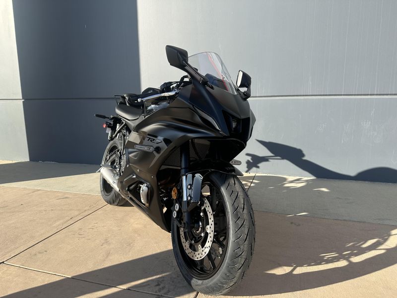 2025 Yamaha YZF-R7 Image 3