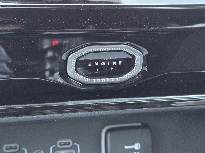 New 2026 Jeep Grand Cherokee L Laredo Altitude 4x4