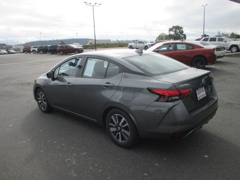 2021 Nissan Versa SVImage 11