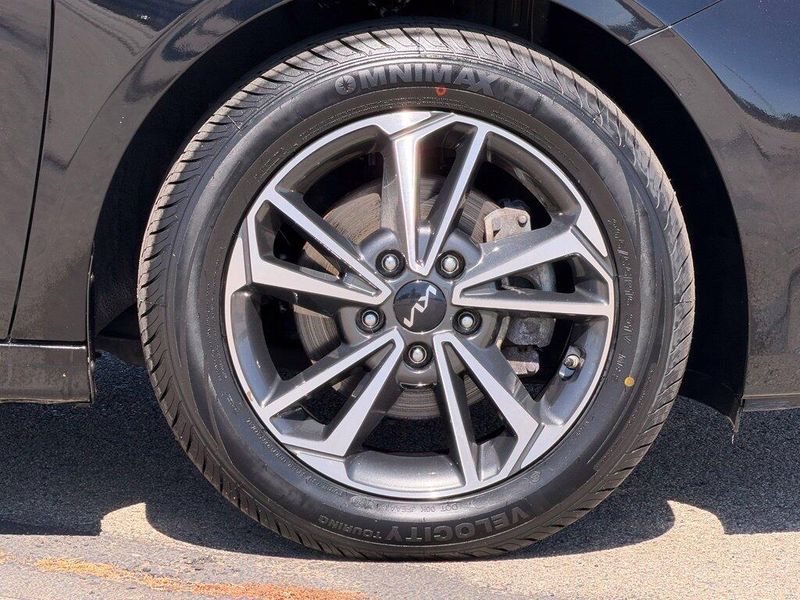 Used 2023 Kia Forte LXSImage 9