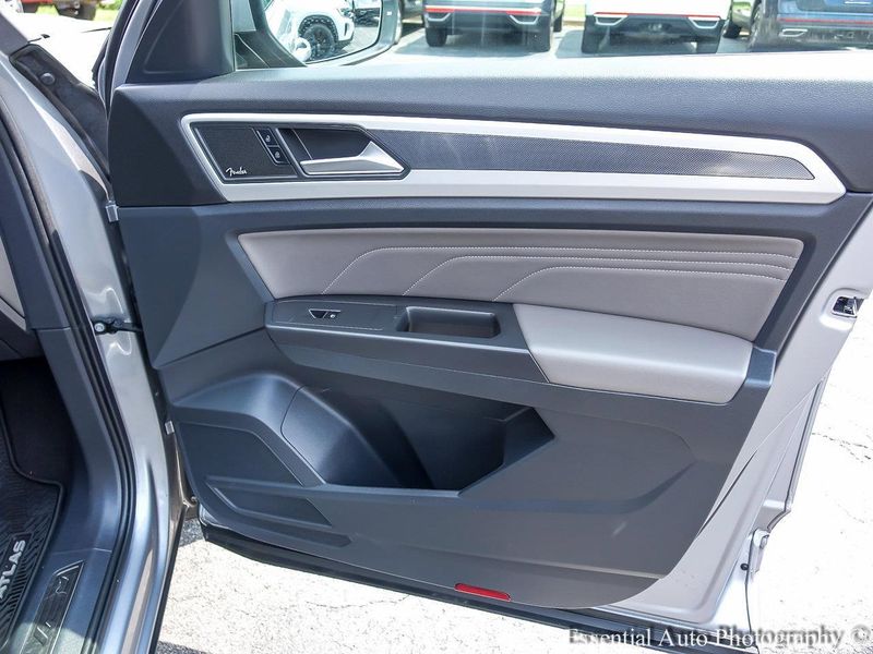 2022 Volkswagen Atlas V6 SEL Premium R-Line photo 24