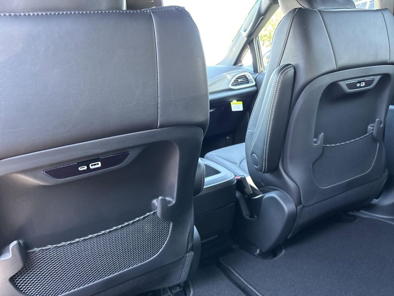 New 2026 Chrysler Pacifica SelectImage 20