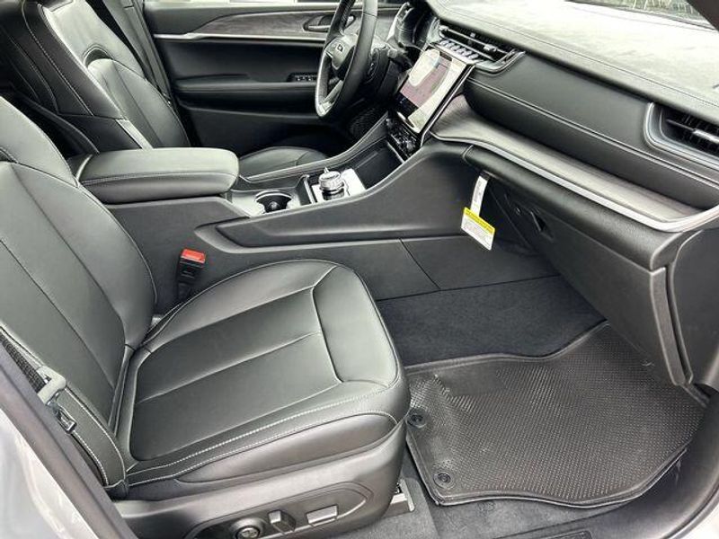 New 2024 Jeep Grand Cherokee Limited 4x4Image 12