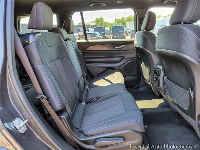 2024 Jeep Grand Cherokee Laredo photo 25