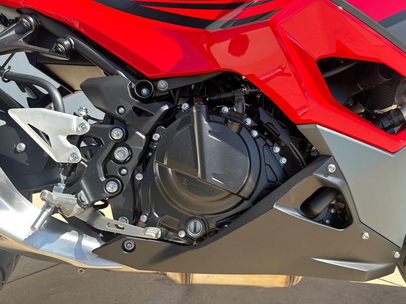 2025 Kawasaki NINJA 500 SE ABS Image 6