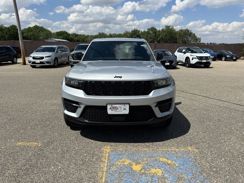 2024 Jeep Grand Cherokee Altitude 4x4Image 3