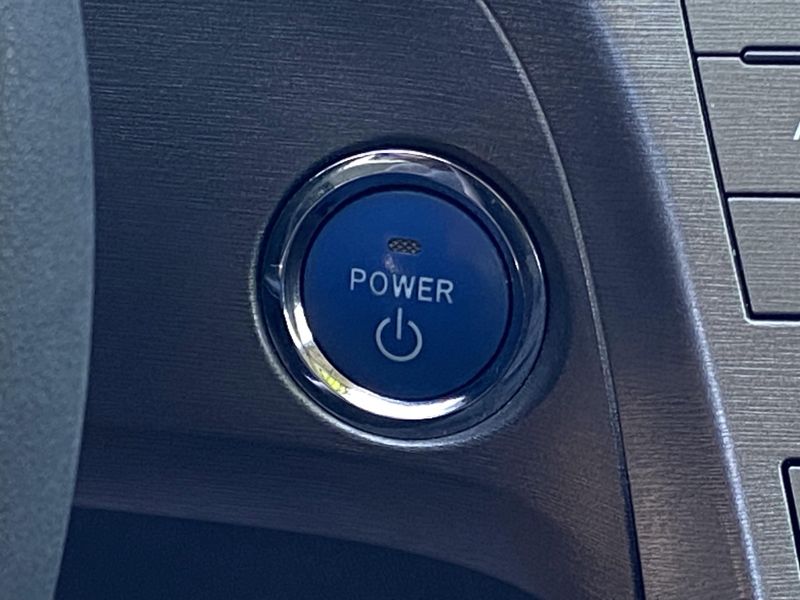 Used 2014 Toyota Prius Plug-In Image 22