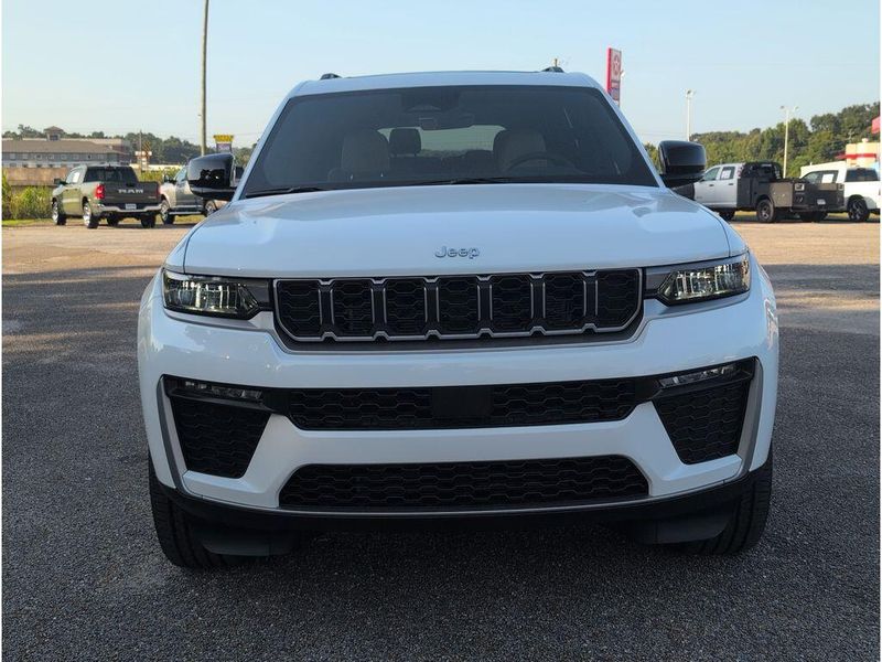 New 2026 Jeep Grand Cherokee L Limited 4x4Image 8