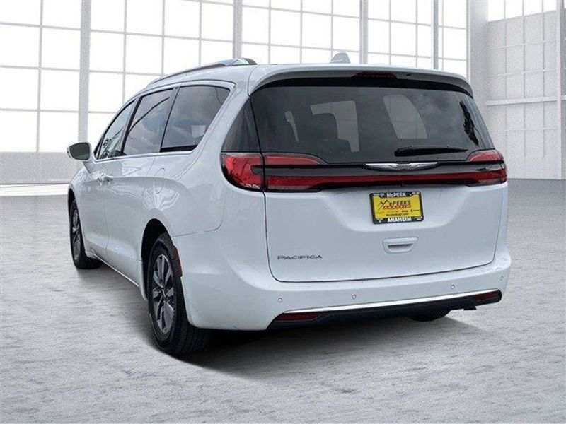 2021 Chrysler Pacifica Touring LImage 4