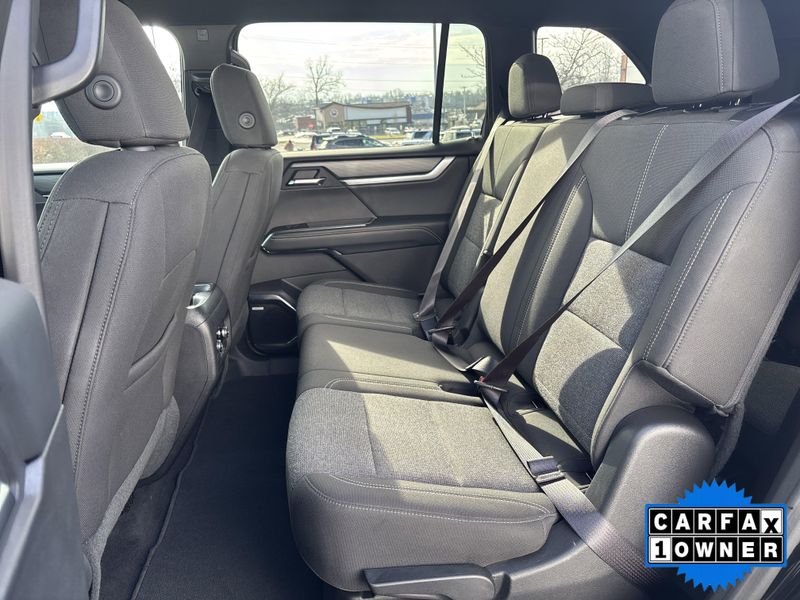 Used 2025 GMC Acadia FWD ElevationImage 17