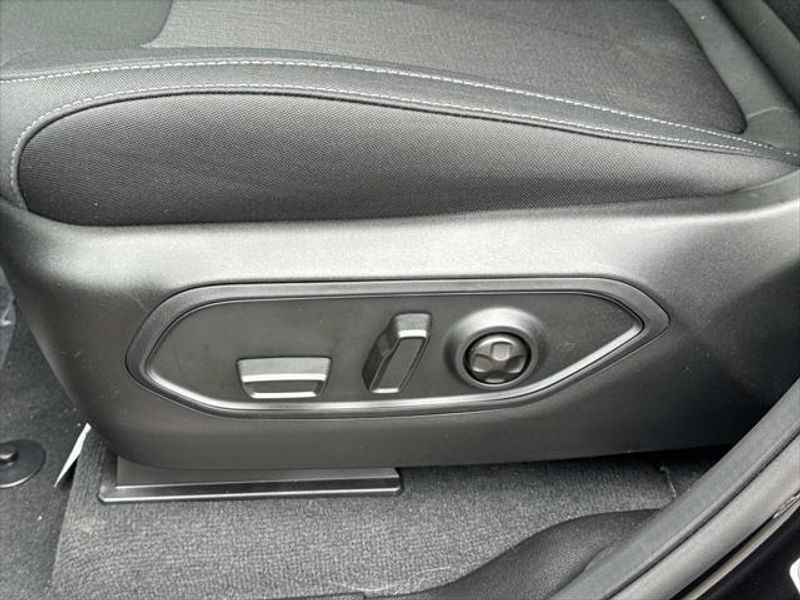 New 2026 Jeep Grand Cherokee L Laredo 4x2