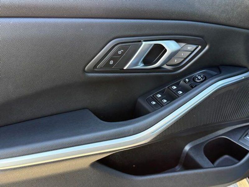 Used 2025 BMW 3 Series 330iImage 17