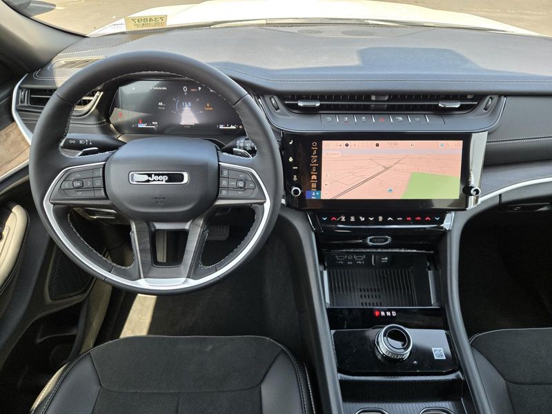 New 2026 Jeep Grand Cherokee Laredo Altitude 4x2