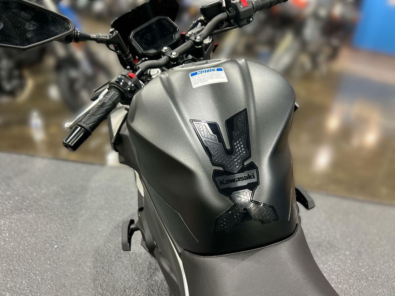 New 2025 Kawasaki Z500 SE ABS Image 24