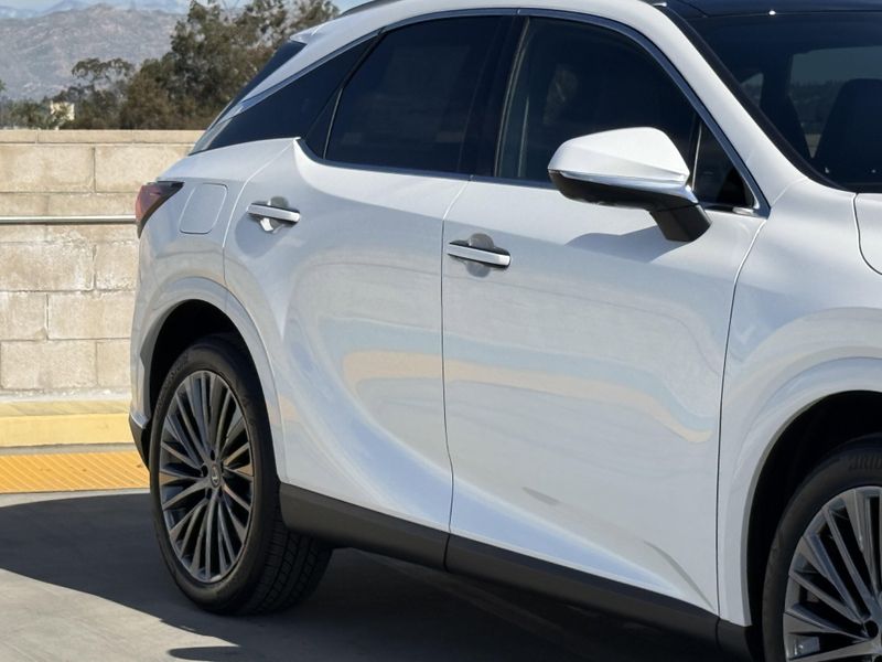 New 2026 Lexus RX 450h+ LuxuryImage 5