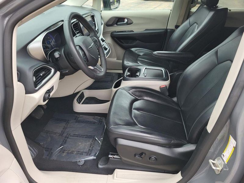 2023 Chrysler Pacifica Touring LImage 26
