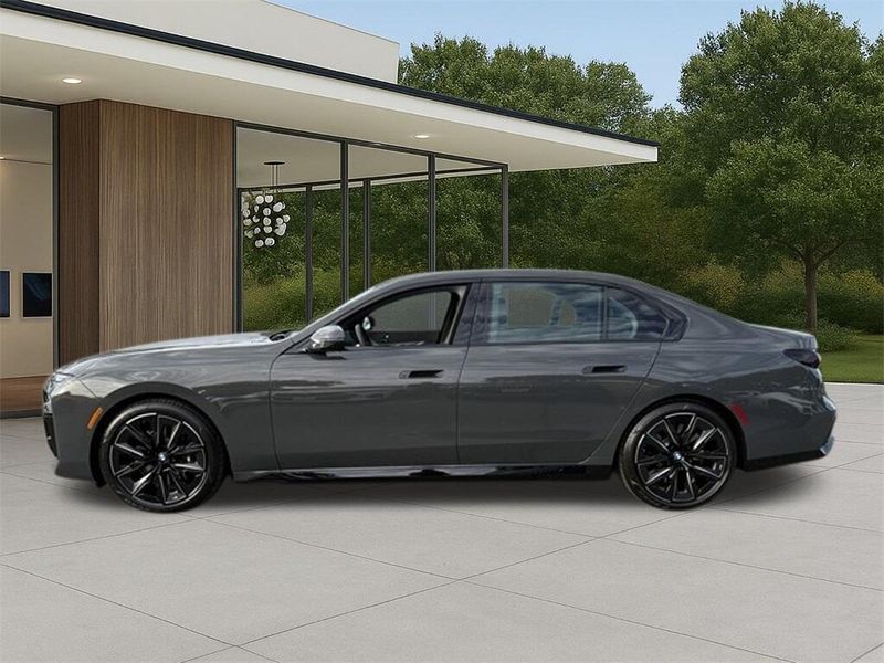 Used 2025 BMW 7 Series 760i xDriveImage 13