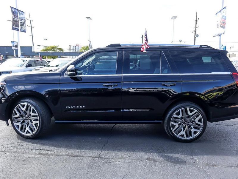 2025 Ford Expedition Platinum photo 3