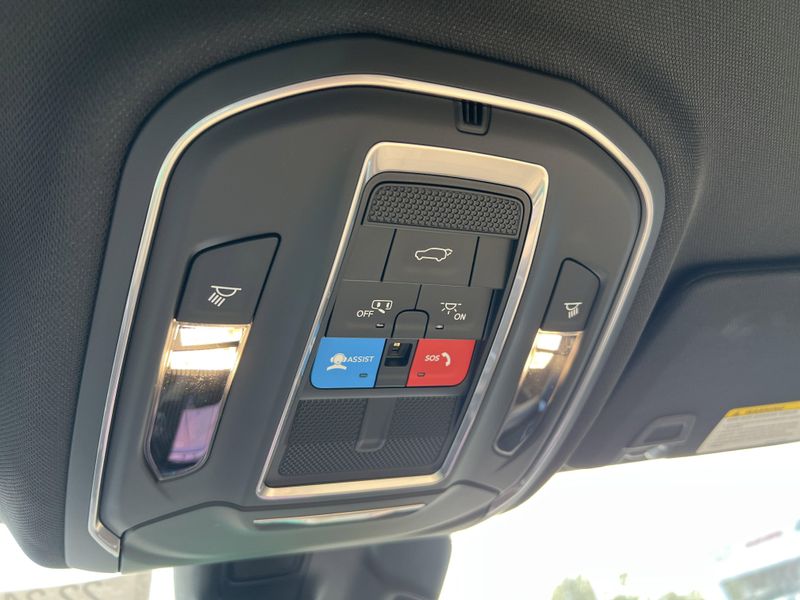 New 2025 Jeep Grand Cherokee Limited 4x4Image 21