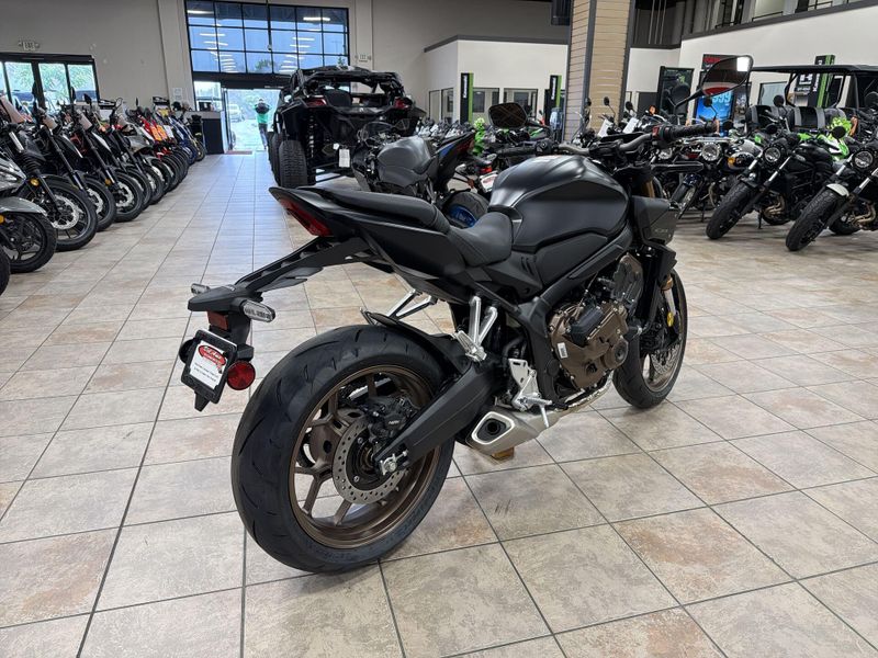 New 2026 Honda CB650R E-CLUTCH Image 17