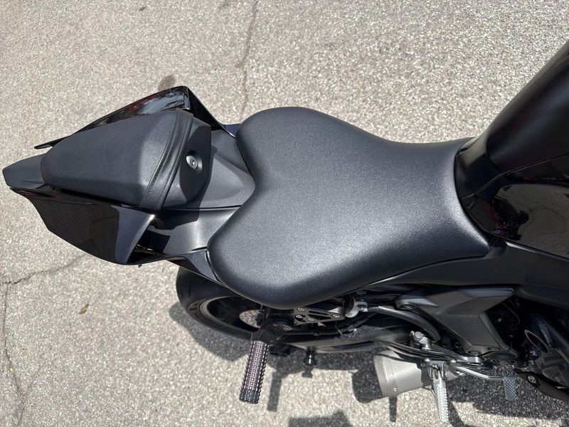 Used 2025 Yamaha YZF-R7 CA Image 17