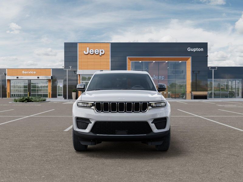New 2025 Jeep Grand Cherokee Laredo X 4x4Image 6