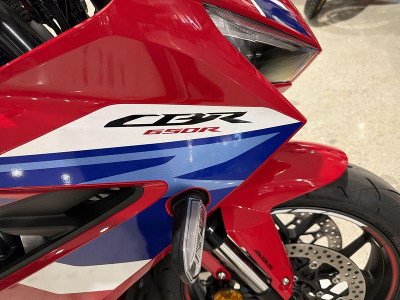 New 2026 Honda CBR650R E-CLUTCH Image 27