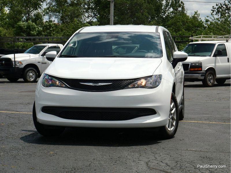 Used 2022 Chrysler Voyager LXImage 20