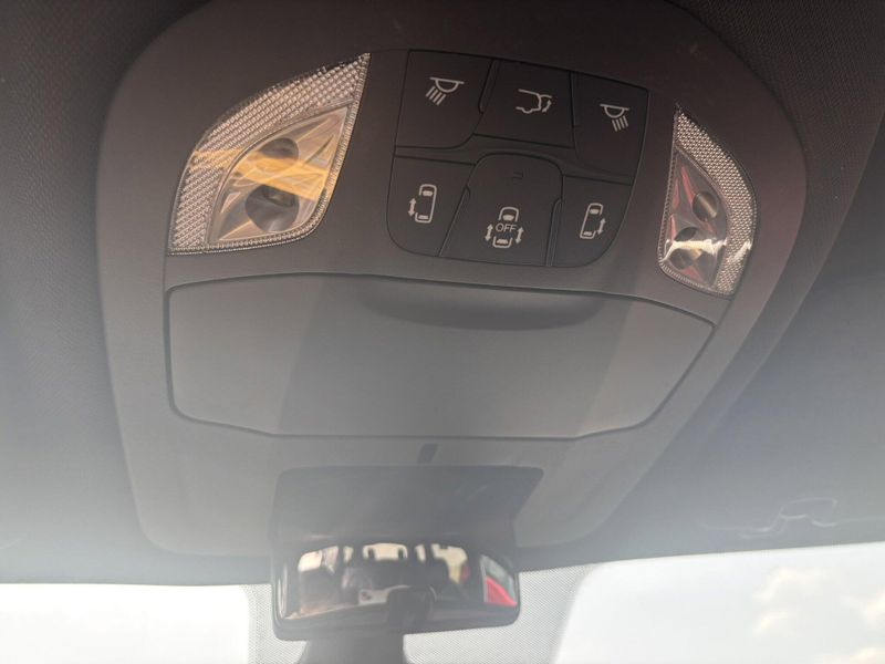 New 2025 Chrysler Pacifica SelectImage 19