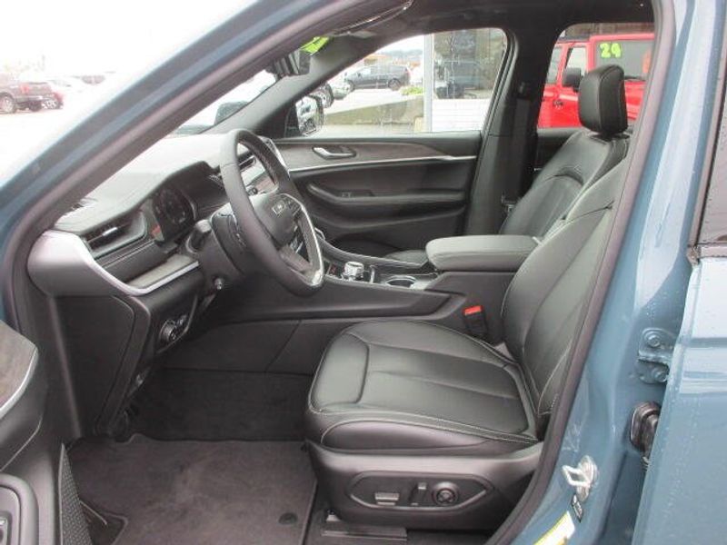 New 2026 Jeep Grand Cherokee Limited 4x4Image 17