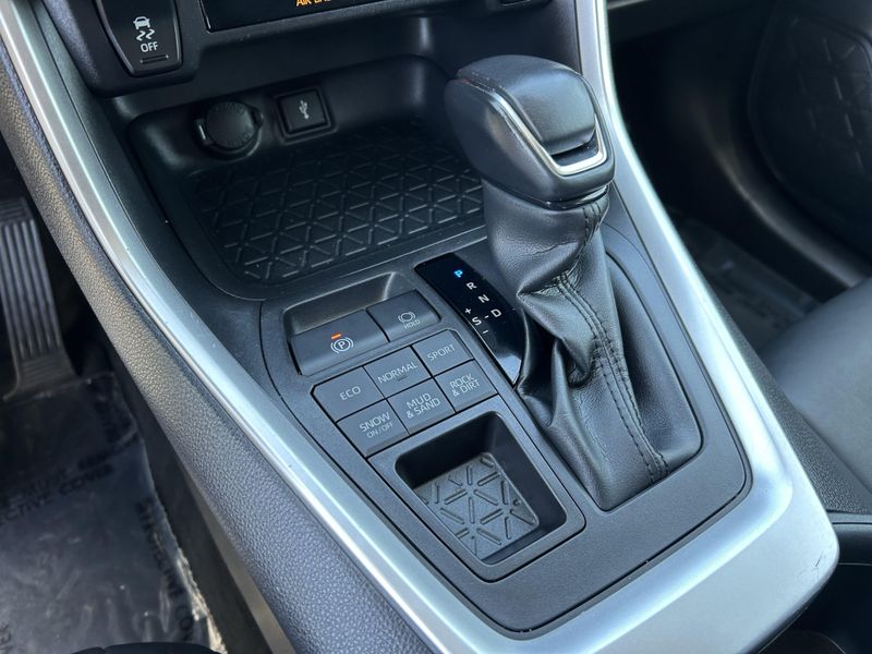 2022 Toyota RAV4 XLE PremiumImage 25