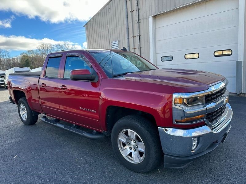 2018 Chevrolet Silverado 1500 LTImage 1