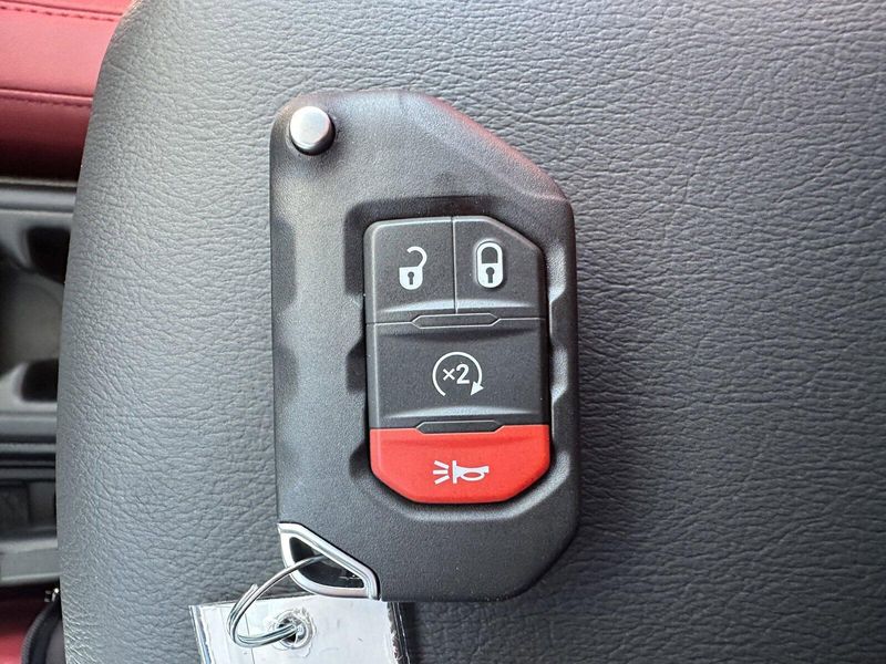 2024 Jeep Wrangler Rubicon 392Image 32