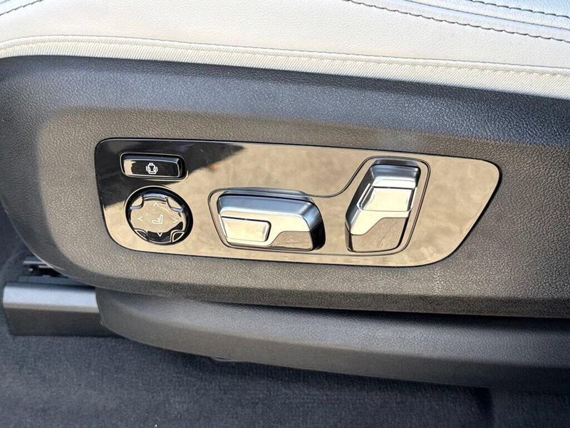 New 2027 BMW X7 xDrive40iImage 18