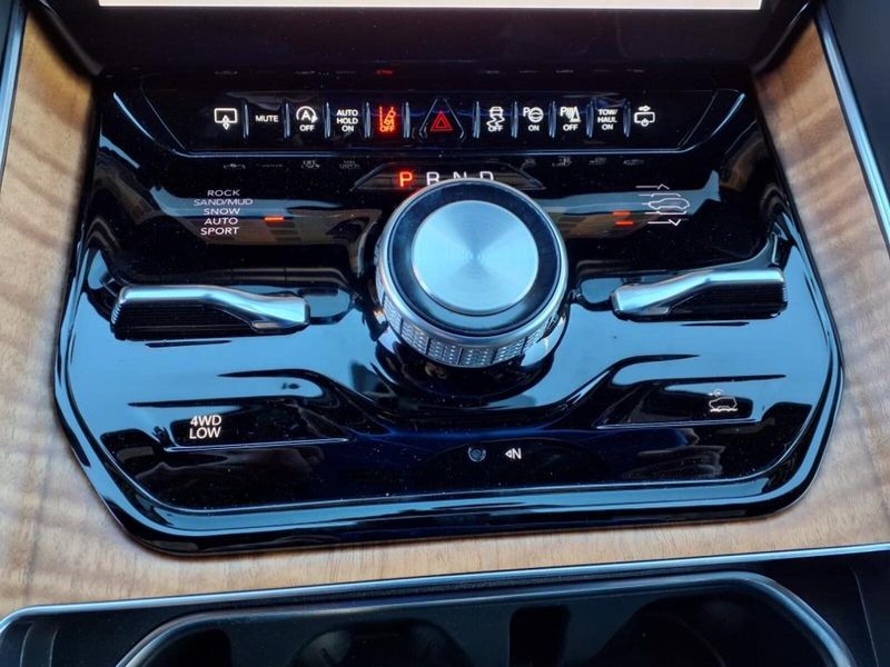 2024 Jeep Grand Wagoneer L III photo 14