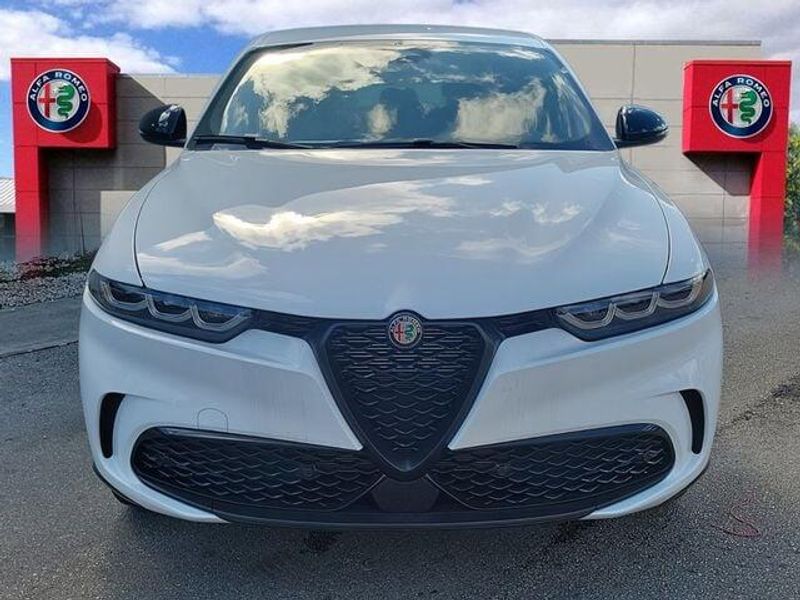 2025 Alfa Romeo Tonale photo 2