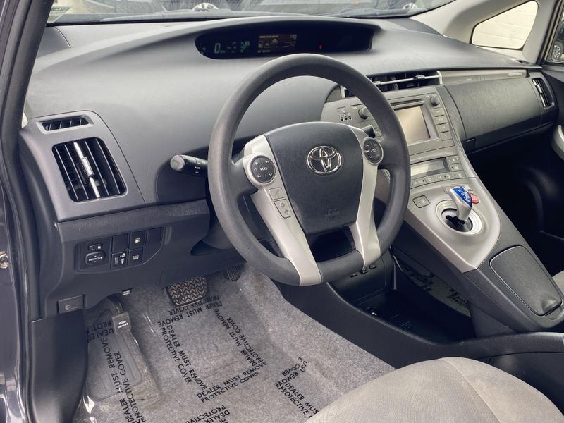 2014 Toyota Prius Plug-In BaseImage 16