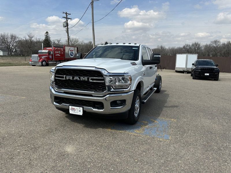 2024 RAM 3500 Tradesman Crew Cab Chassis 4x4 60