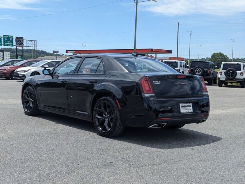 2022 Chrysler 300 300SImage 5