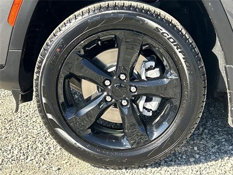 New 2025 Jeep Grand Cherokee L Limited 4x4Image 10