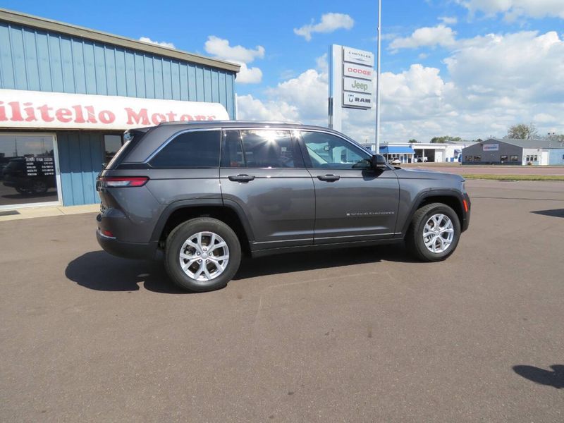 2023 Jeep Grand Cherokee Limited 4x4 4dr SUVImage 7