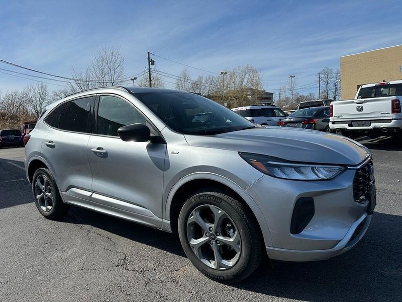 2024 Ford Escape ST-LineImage 1