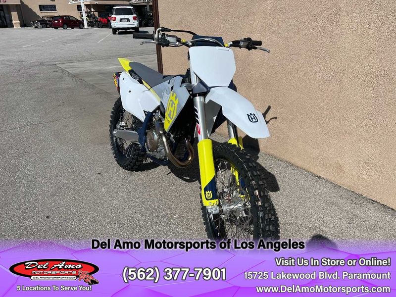 2024 HUSQVARNA FC 450  in a WHITE exterior color. Del Amo Motorsports of Los Angeles (562) 262-9181 delamomotorsports.com 