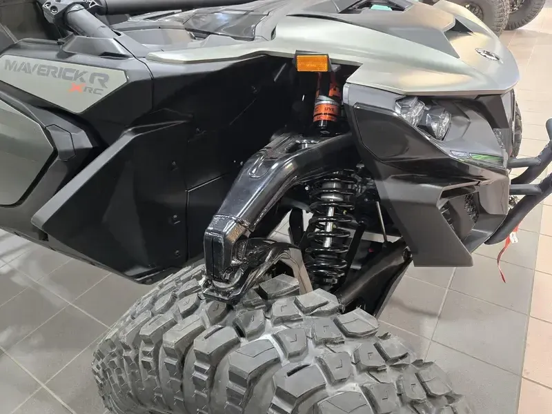 NEW 2026 CAN-AM MAVERICK R X RC WITH SMARTSHOX 999T DCT Image 9