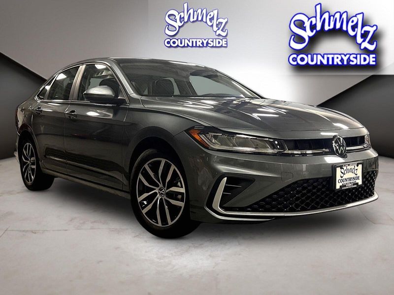 Used 2025 Volkswagen Jetta SE w/SunroofImage 1