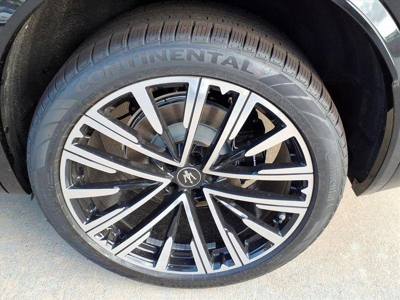 New 2025 Maserati Grecale ModenaImage 8