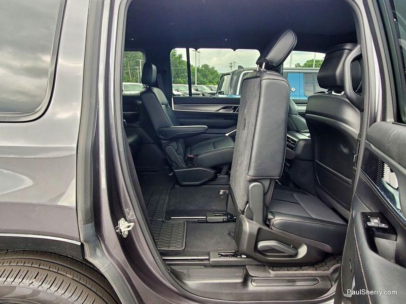 2024 Jeep Wagoneer Series II CarbideImage 35