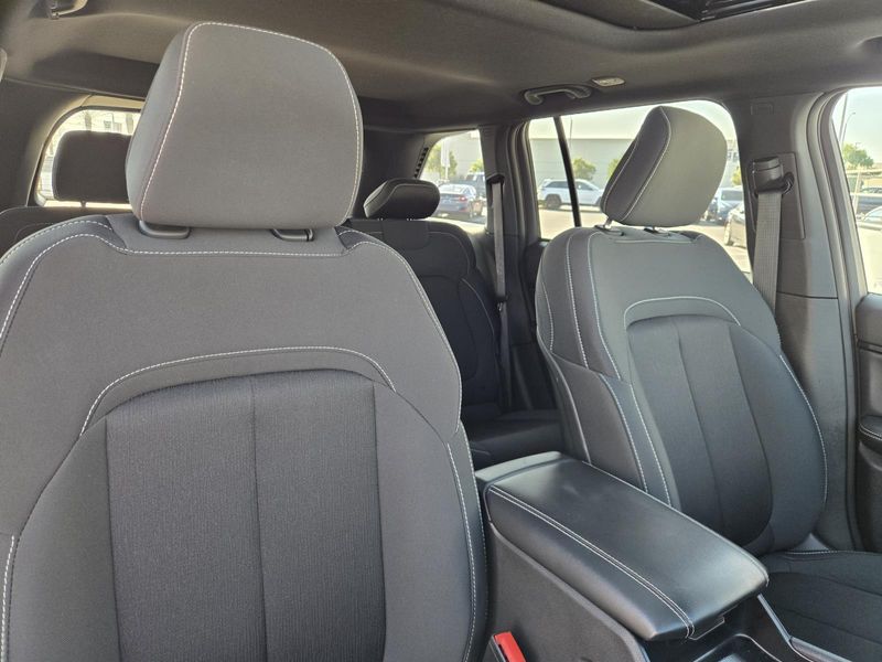 Used 2025 Jeep Grand Cherokee Laredo X 4x2