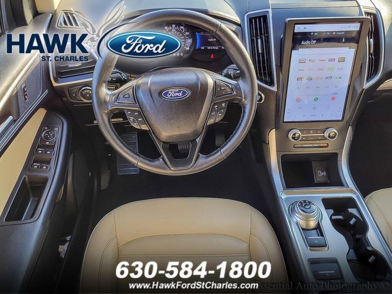2022 Ford Edge SEL photo 10