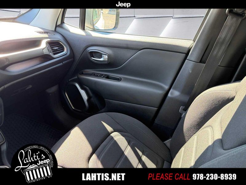 2022 Jeep Renegade Latitude photo 14